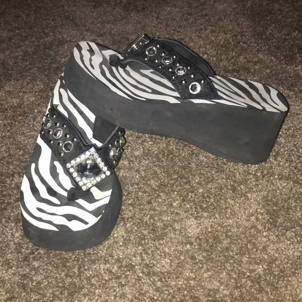 Foam zebra sandals